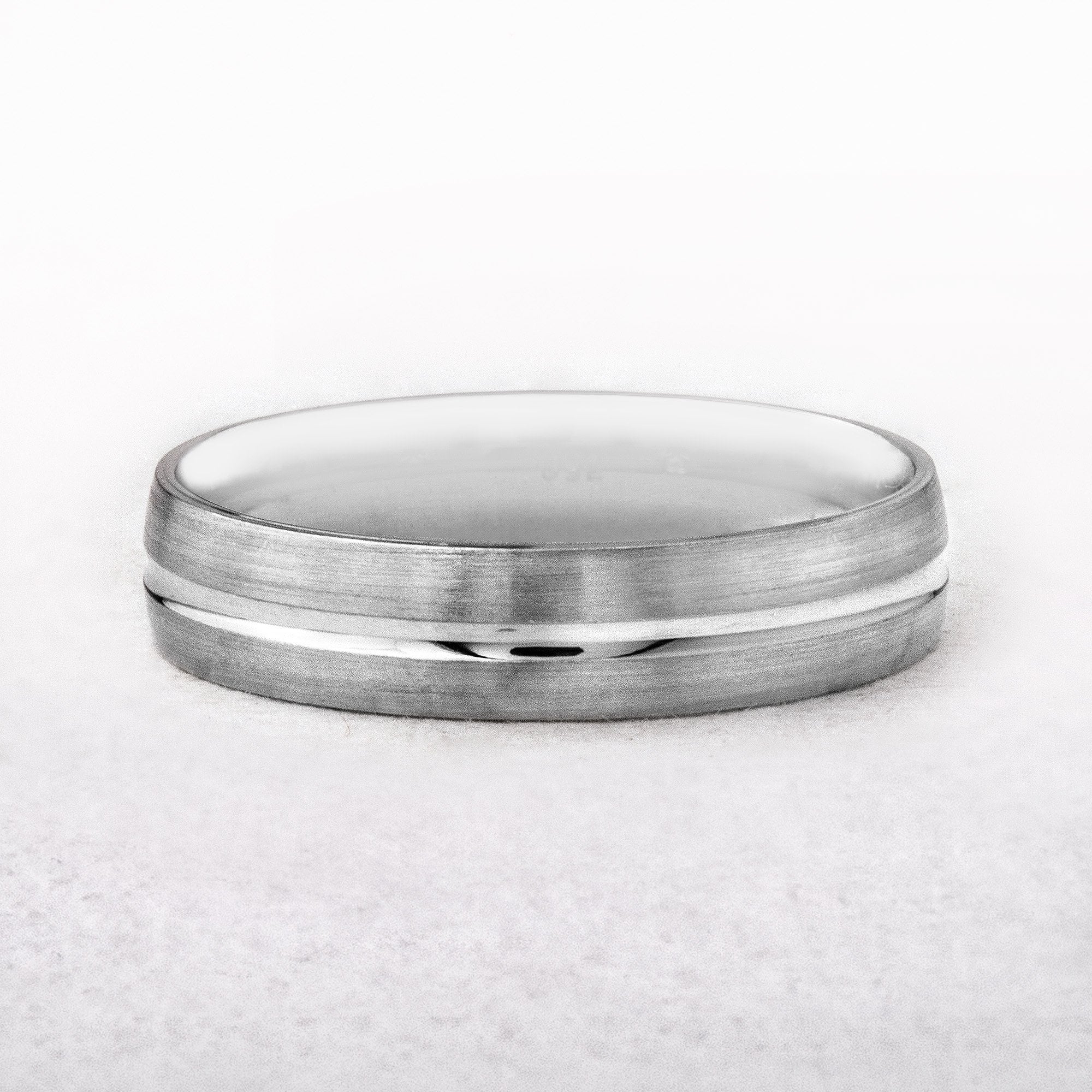 Gents 4mm Centre Line Wedding Ring in 18ct White Gold