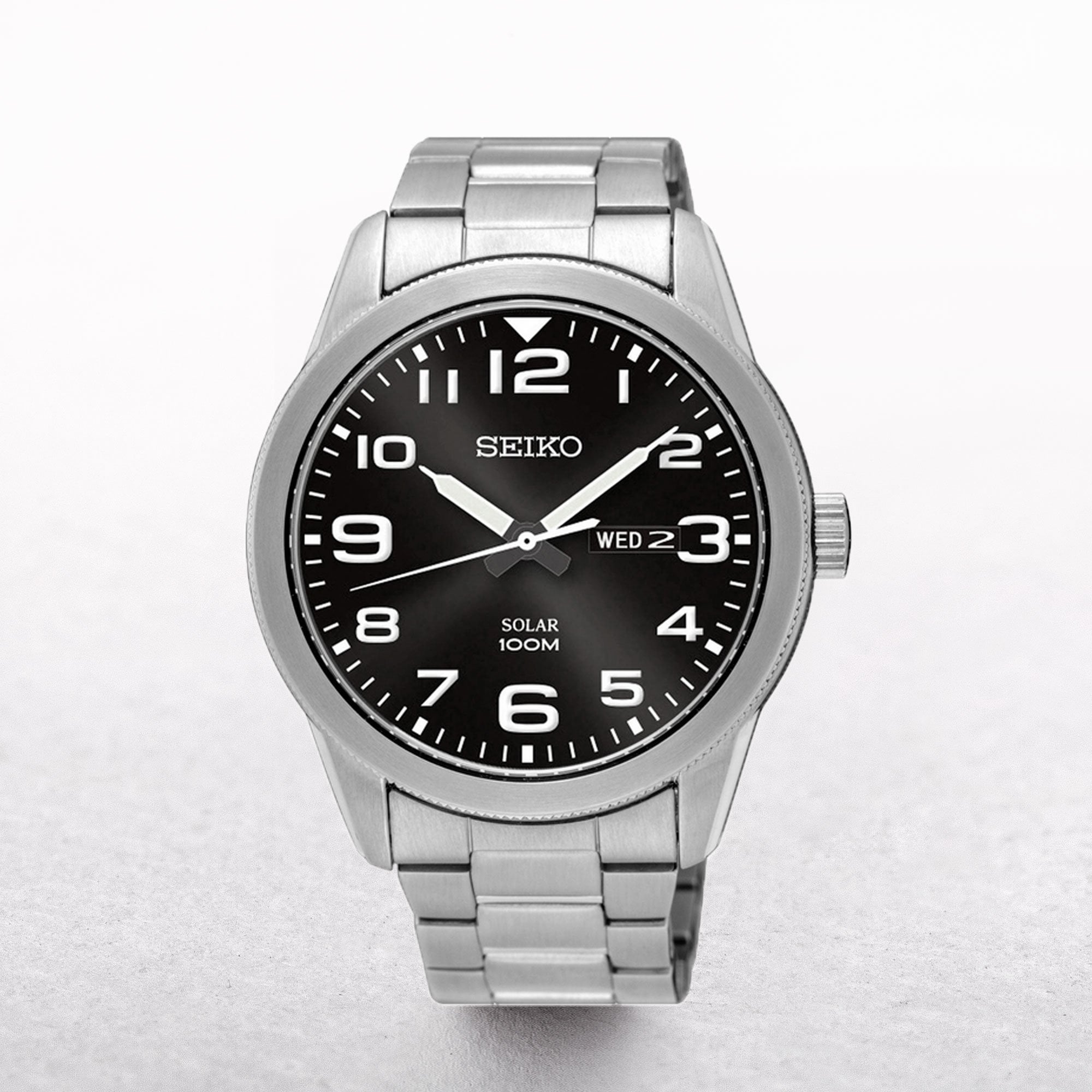 Gents Seiko Solar Powered Watch with a Black Dial & Day Date Window