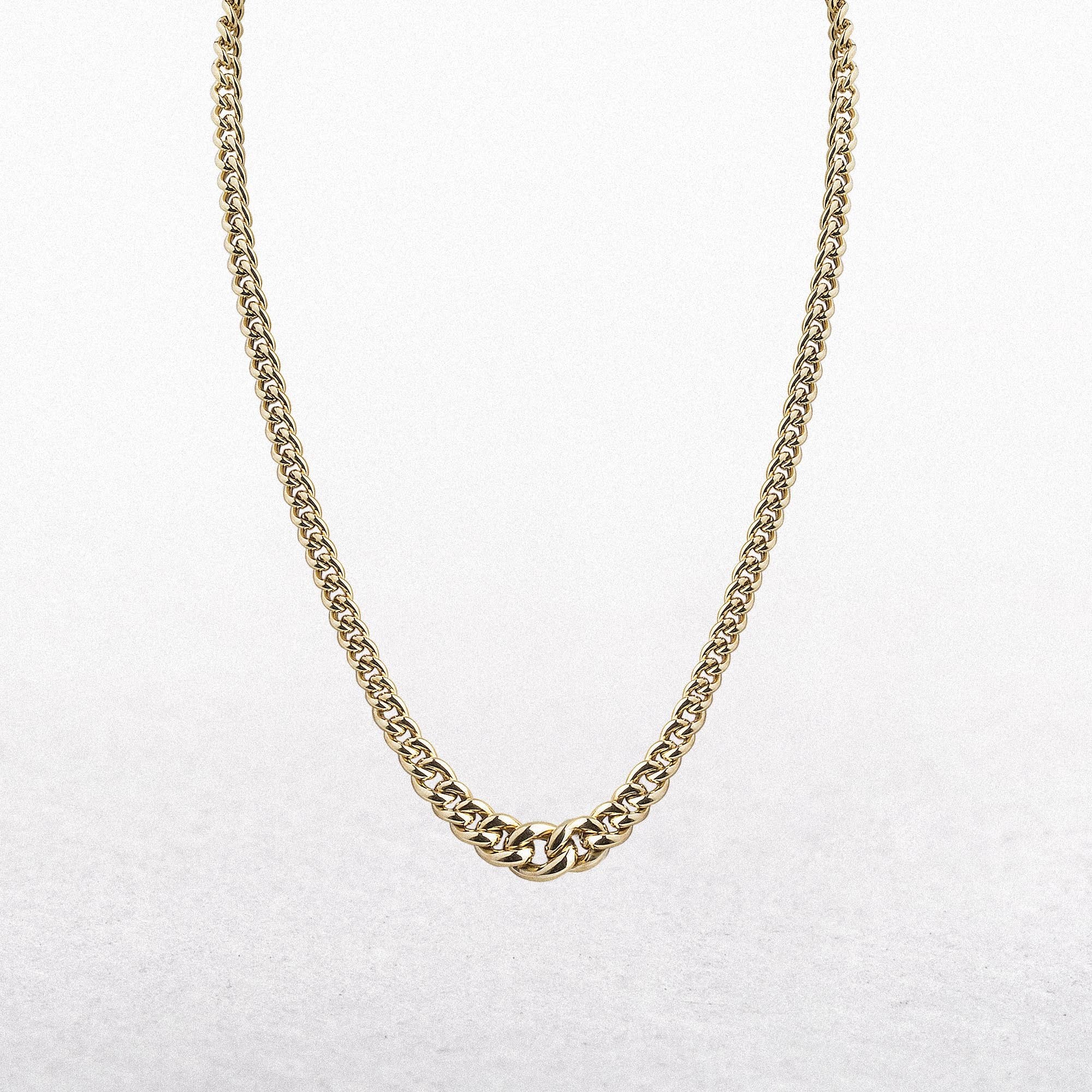 Graduated Curb 18 Inch Necklet in 9ct Gold