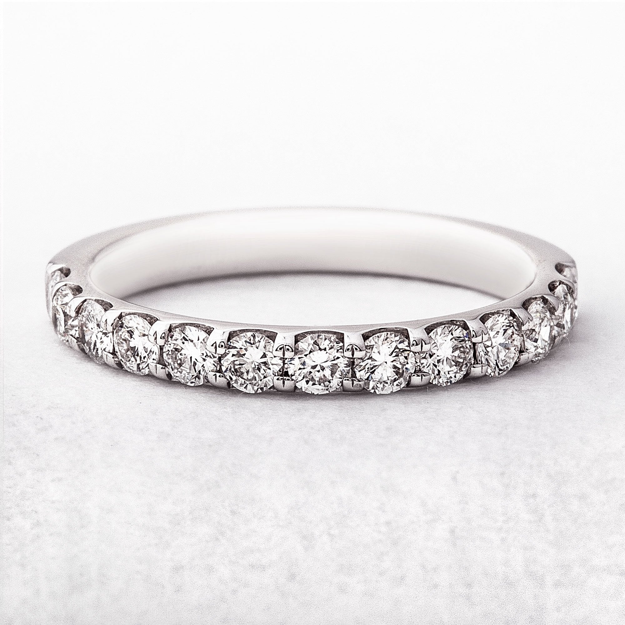 Natural Diamond 0.65ct F / VS 2.5mm Wedding Ring in 18ct Gold
