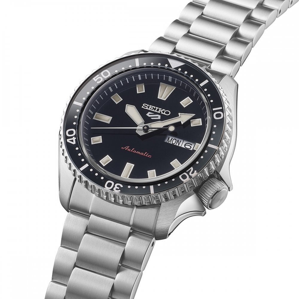 Seiko 5 Gents Sports Watch Automatic Kuro Black Dial in Stainless Steel