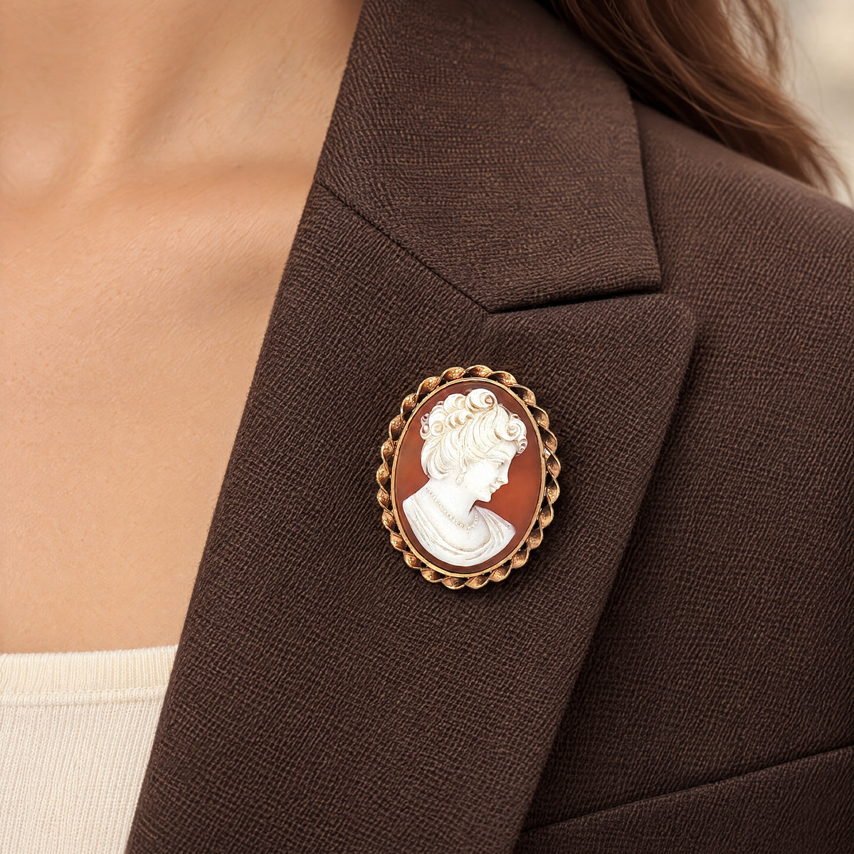 Vintage Oval Cameo Sardonyx Brooch in 9ct Yellow Gold