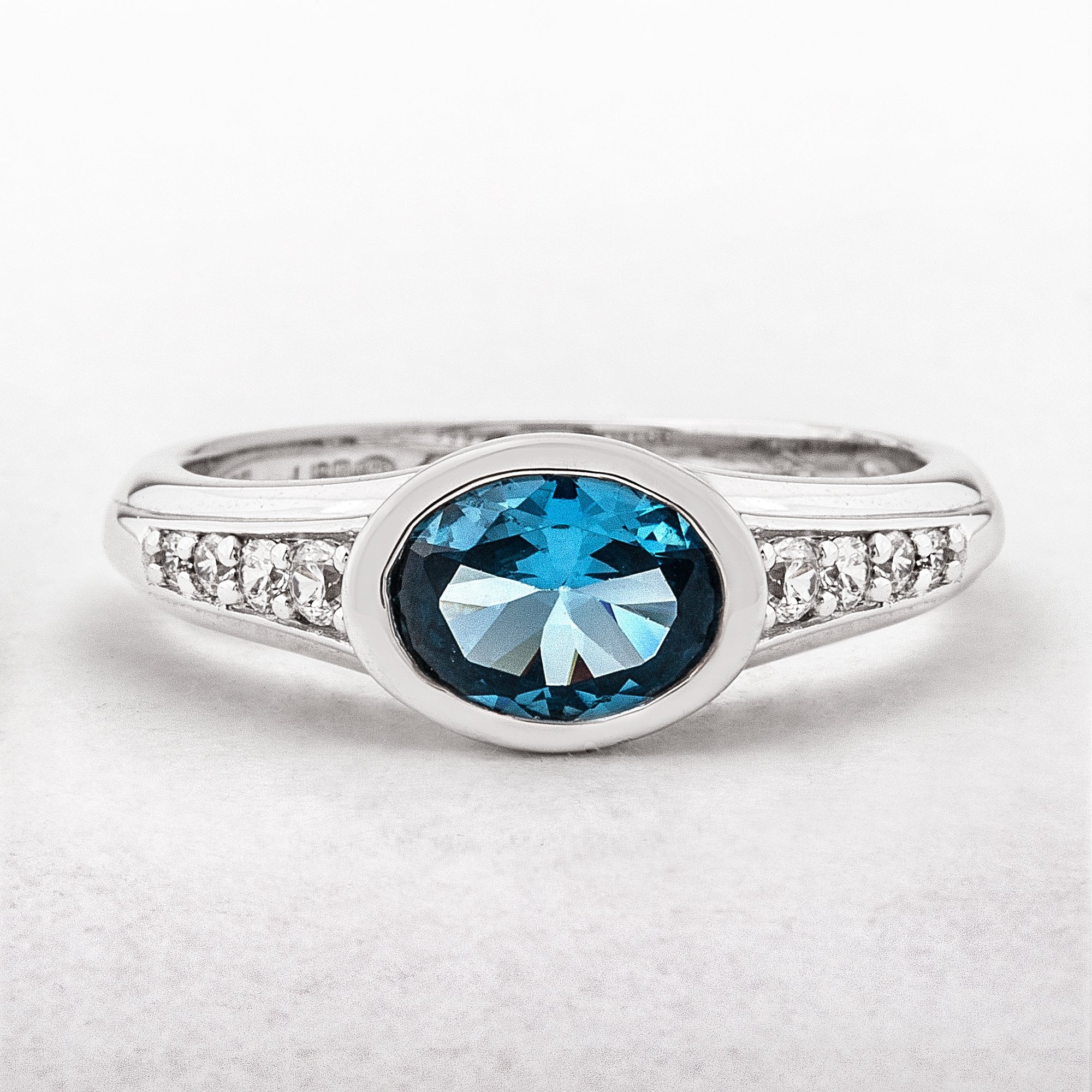 Valdo Zeni Tramonto Blue Stone Oval Dress Ring